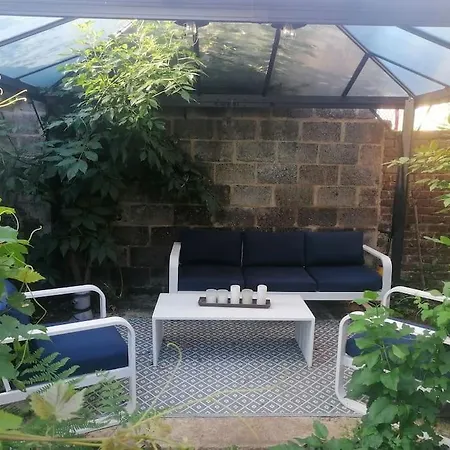 La Maison Ouverte Avec Cheminee Exterieure Et *