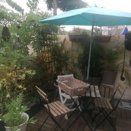 La Maison Ouverte Avec Cheminee Exterieure Et Villa